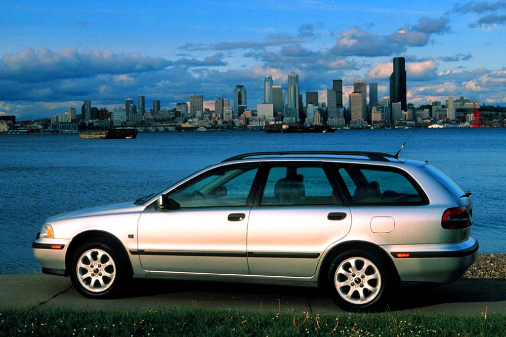 200004 Volvo S40/V40 Consumer Guide Auto