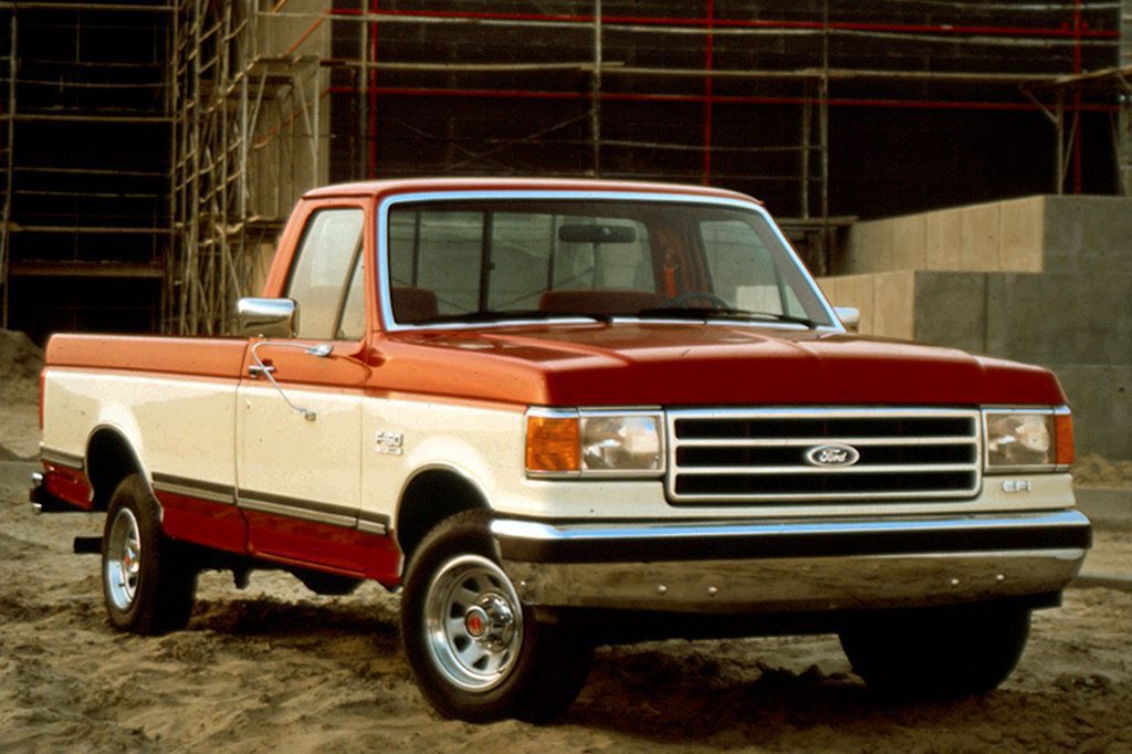 What engine sizes does the 1994 Ford F150 XLT offer?