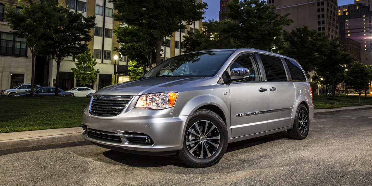 2014 town and country minivan