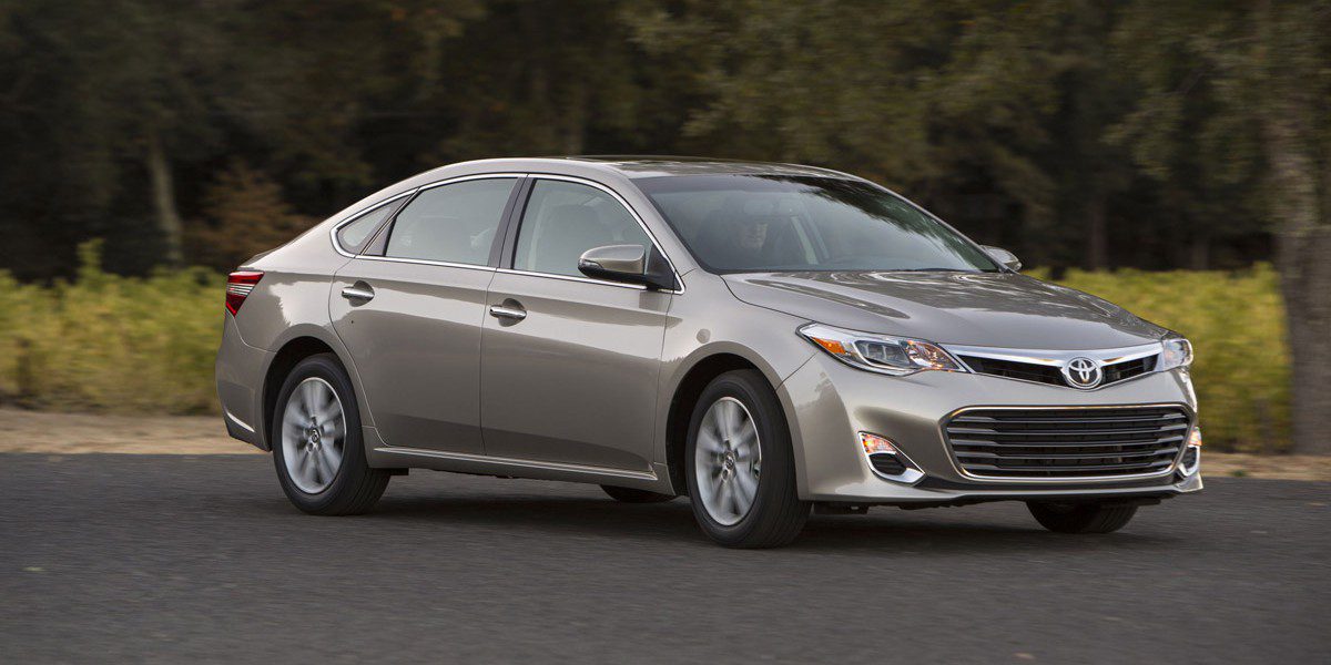 2015 Toyota Avalon | Consumer Guide Auto