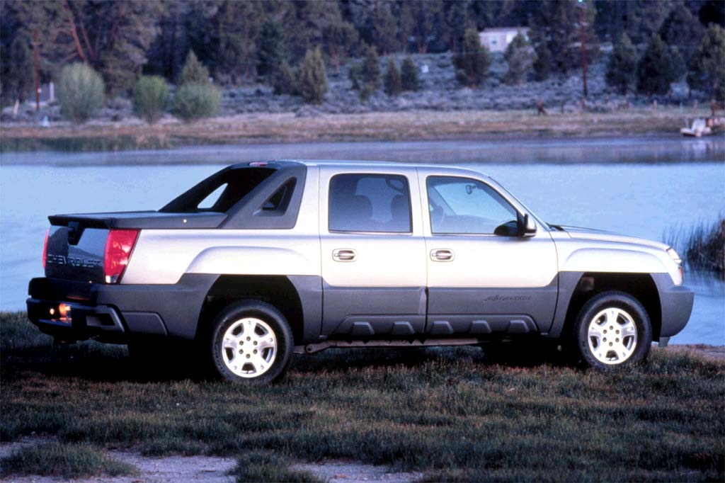 2004 chevy avalanche z71 towing capacity