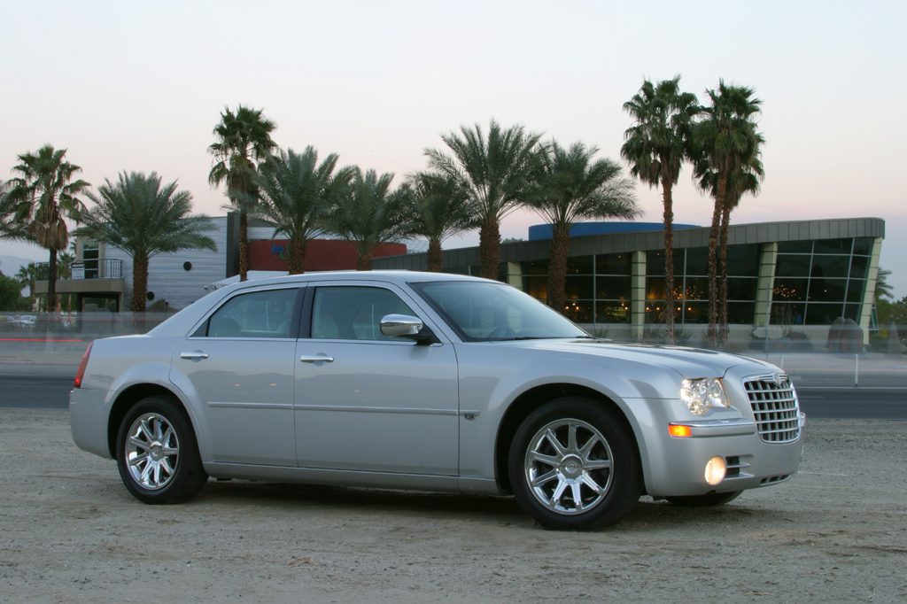 Chrysler 300C specs, 0-60, lap times, performance data 