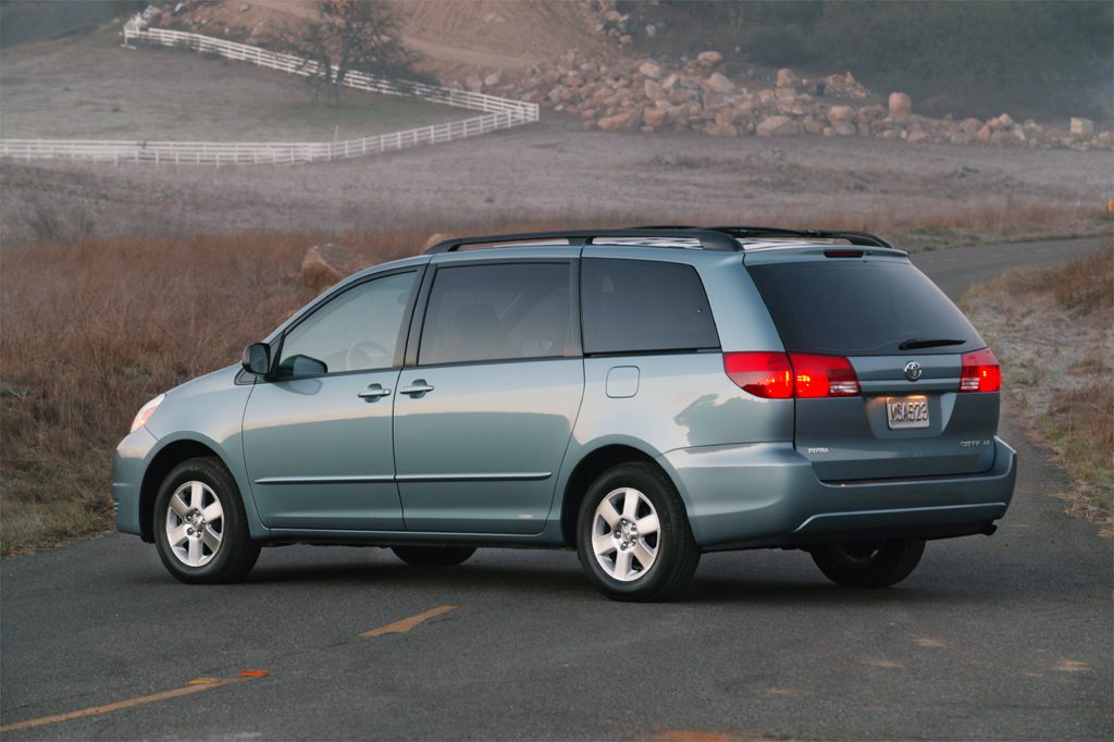 200410 Toyota Sienna Consumer Guide Auto