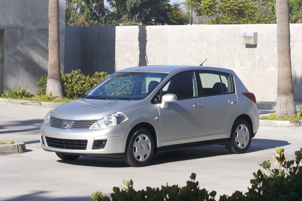 2010 nissan versa power steering fluid location