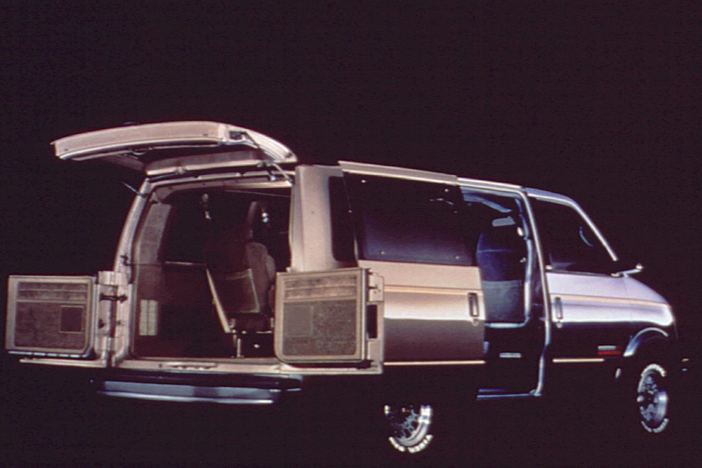 gmc safari towing capacity