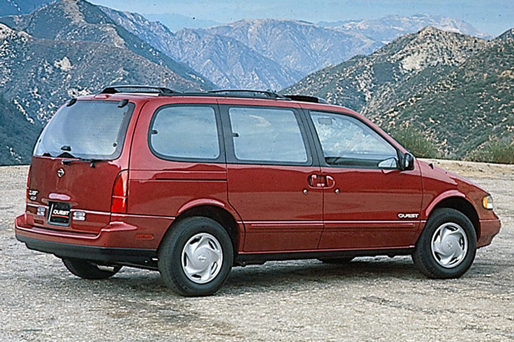 Nissan Quest 2022 Red