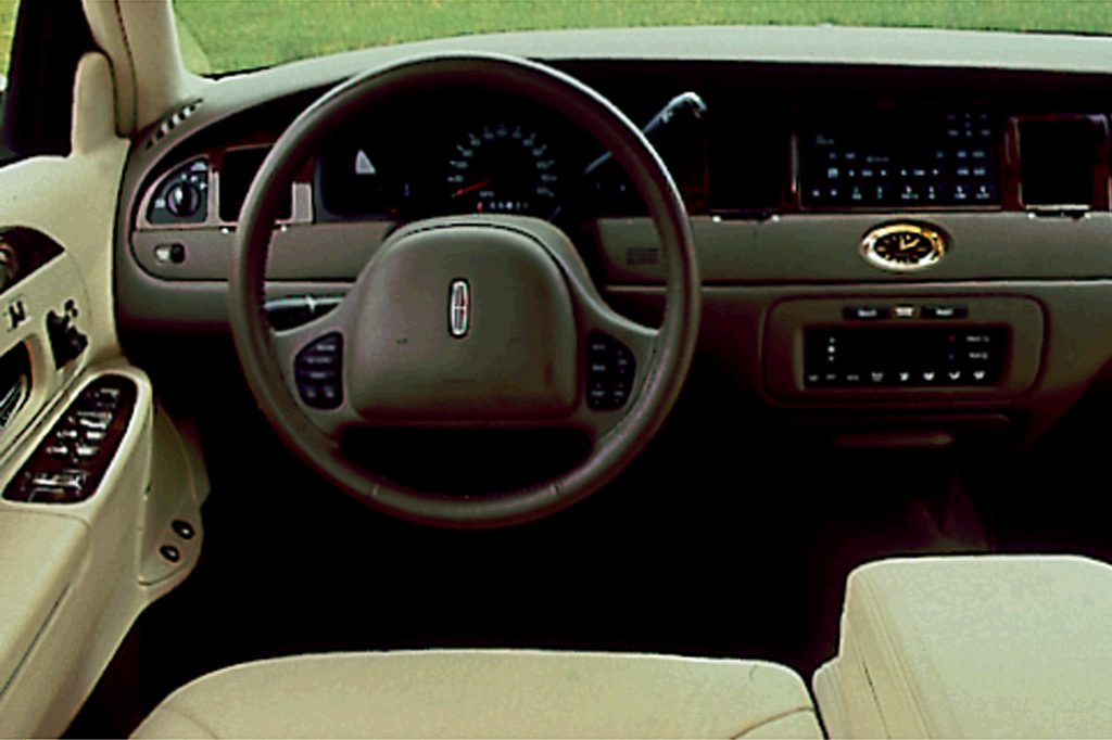 lincoln town car 2002 interior