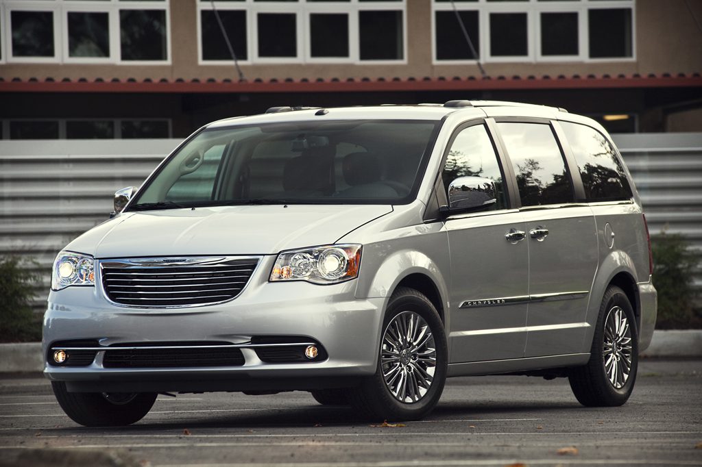 2008-14 Chrysler Town & Country | Consumer Guide Auto