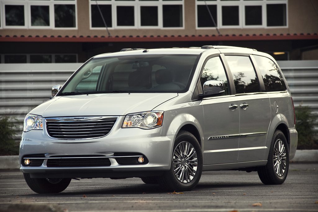 2008 chrysler town and country van