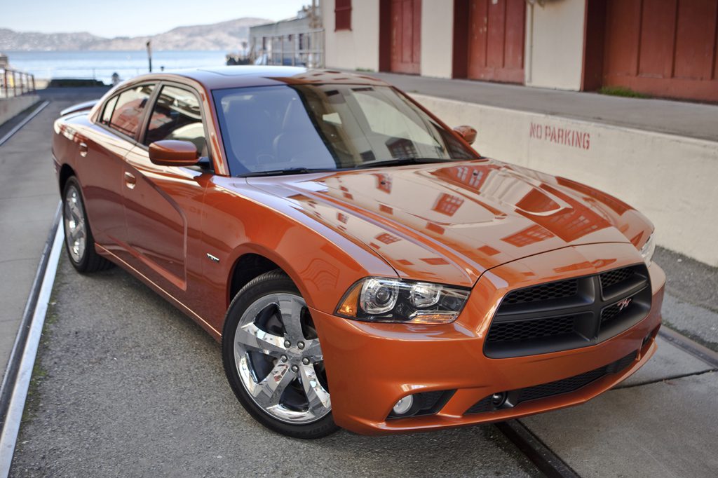 Dodge charger 2011 года