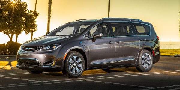 2018 Chrysler Pacifica Best Buy Review | Consumer Guide Auto