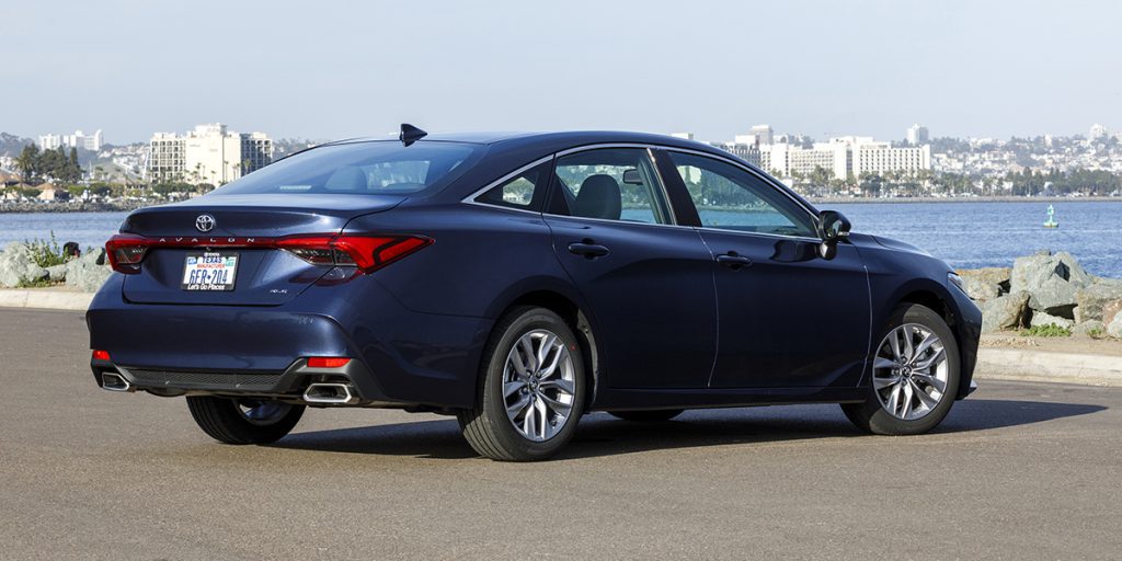 2020 Toyota Avalon Best Buy Review | Consumer Guide Auto