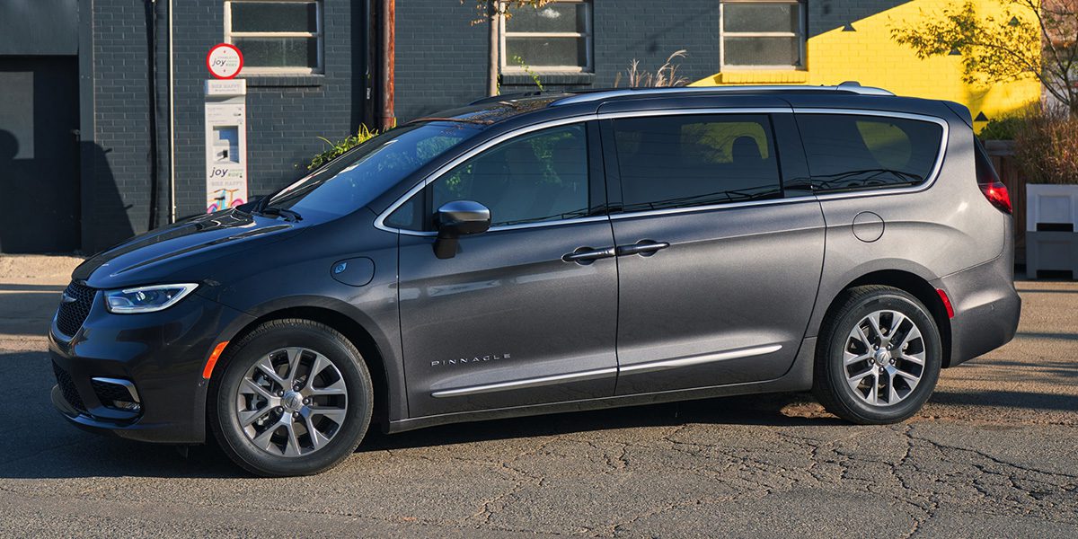 2022 Chrysler Pacifica Pinnacle Hybrid