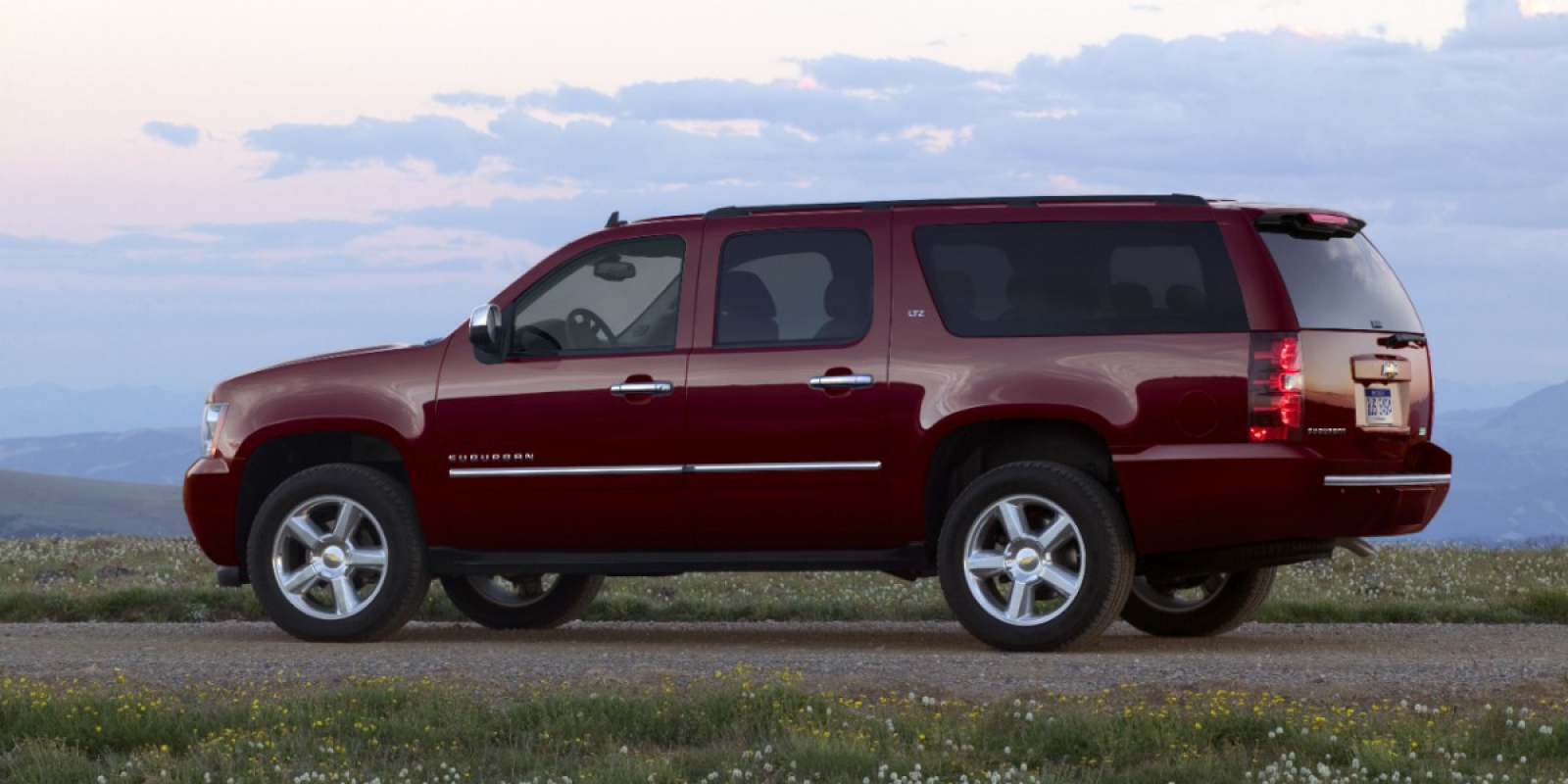 2014 Chevrolet Suburban | Consumer Guide Auto