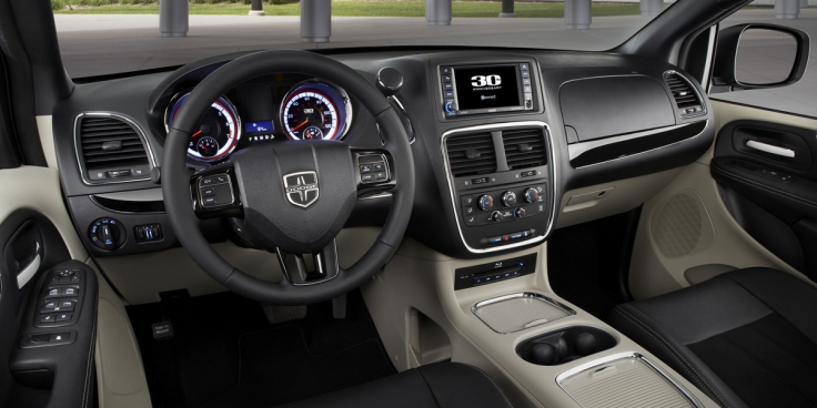 2017 dodge caravan pros and cons