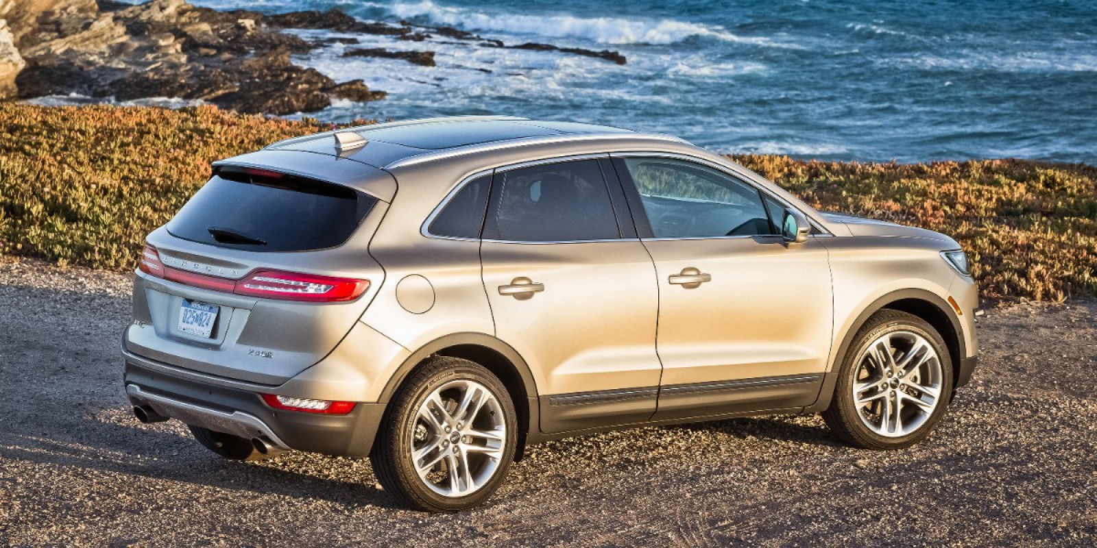 2017 Lincoln MKC | Consumer Guide Auto