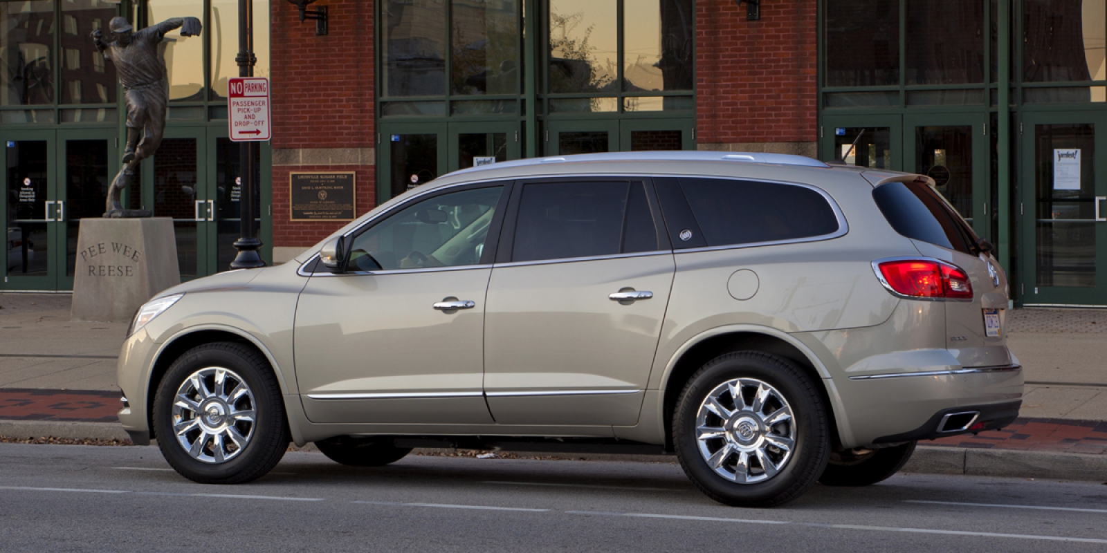 2016 Buick Enclave | Consumer Guide Auto