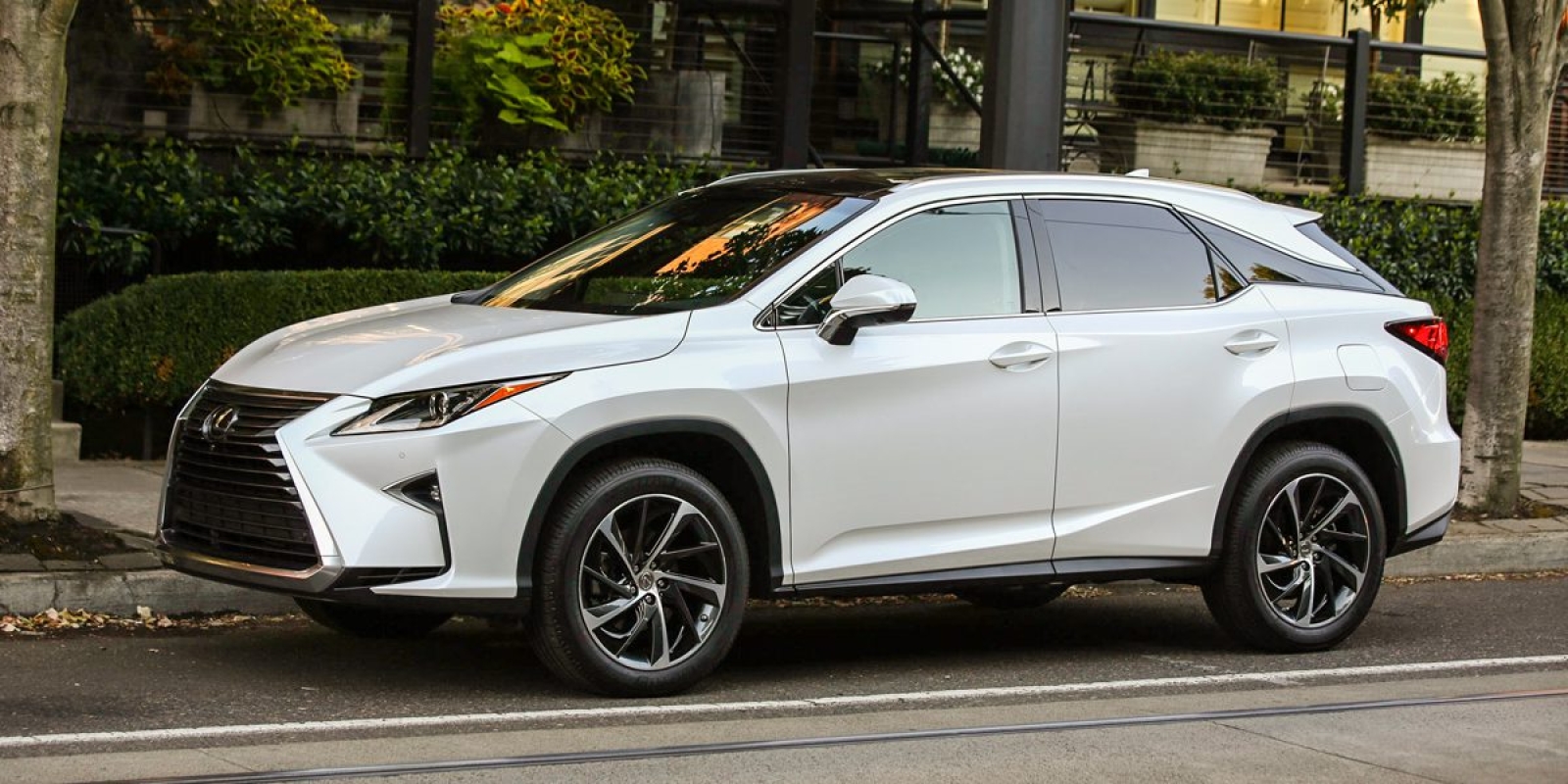2018 Lexus RX | Consumer Guide Auto