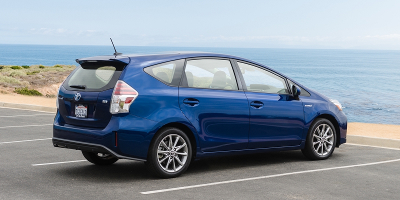 2017 Toyota Prius v | Consumer Guide Auto