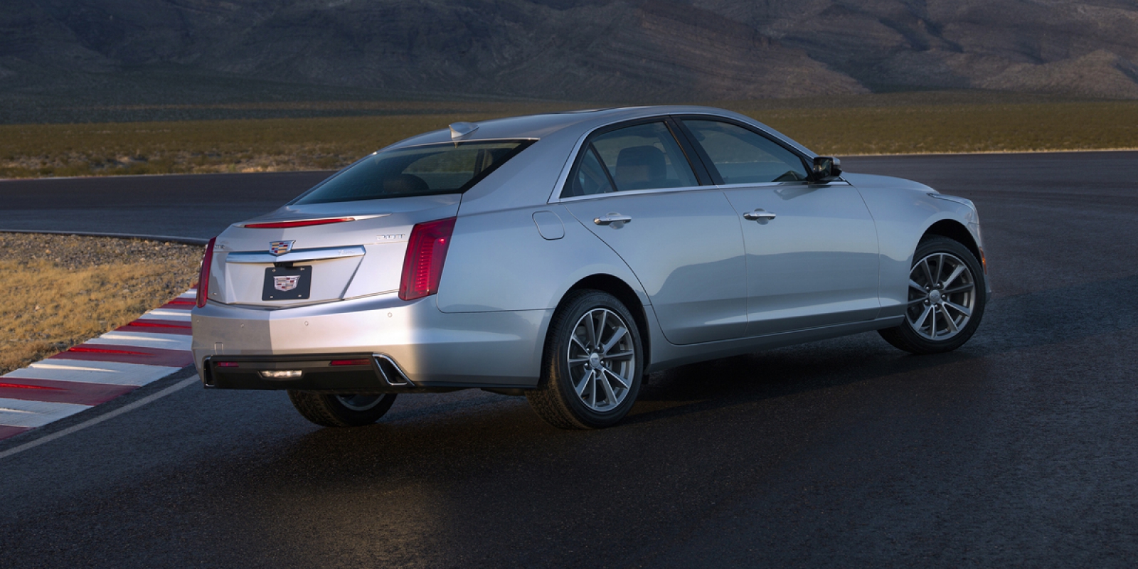 2017 Cadillac CTS | Consumer Guide Auto