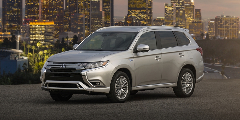 2021 Mitsubishi Outlander | Consumer Guide Auto