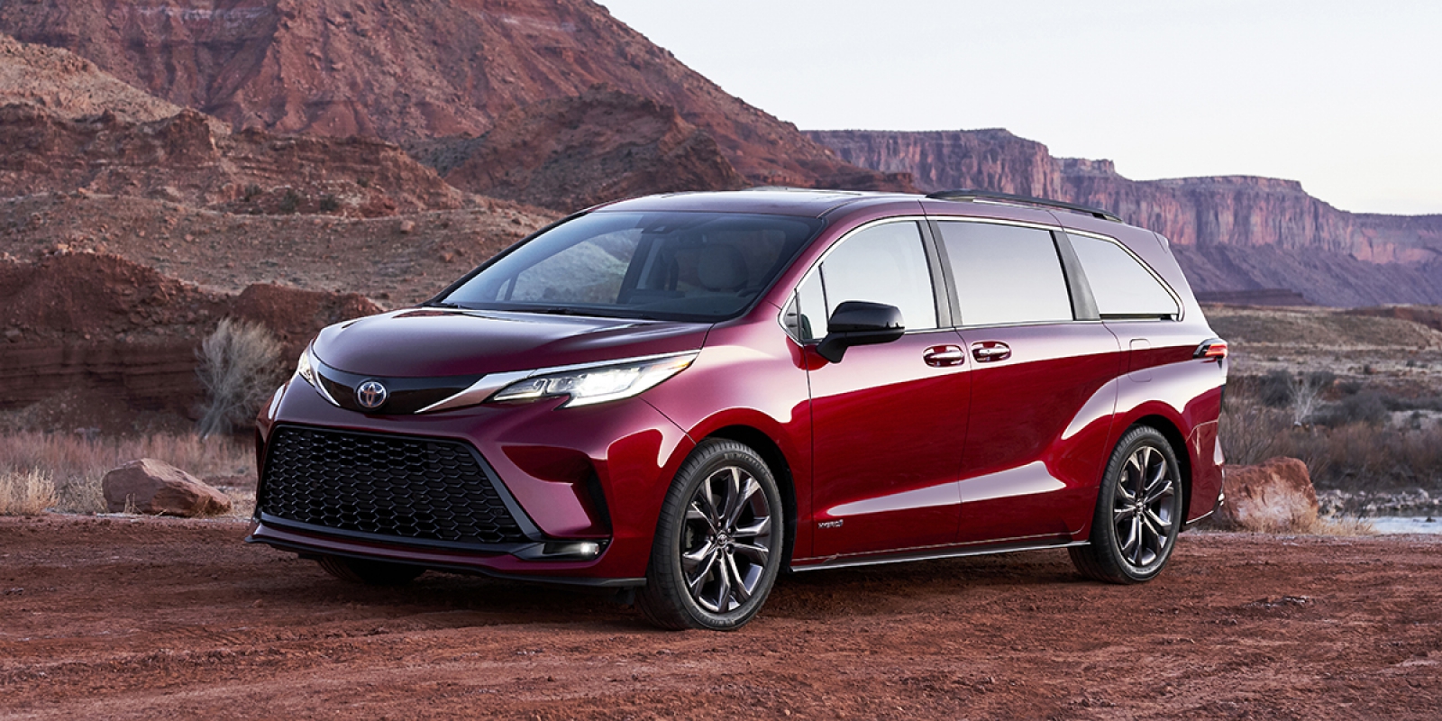 2021 Toyota Sienna | Consumer Guide Auto