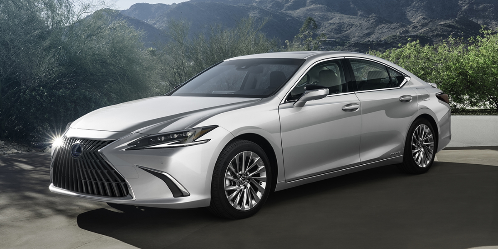 2022 Lexus ES | Consumer Guide Auto