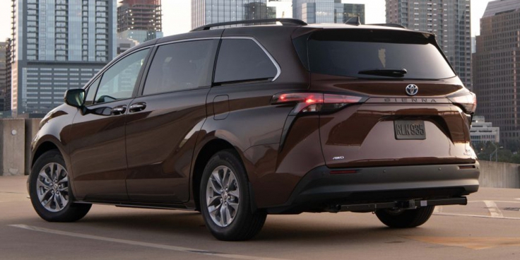 2022 Toyota Sienna | Consumer Guide Auto