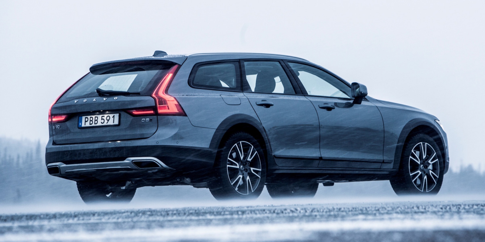 2019 Volvo V90 | Consumer Guide Auto