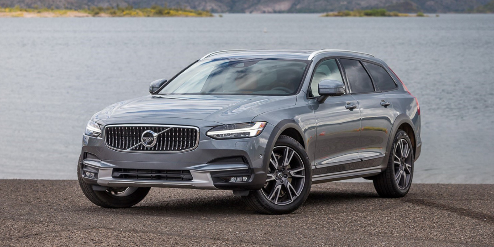 2019 Volvo V90 | Consumer Guide Auto