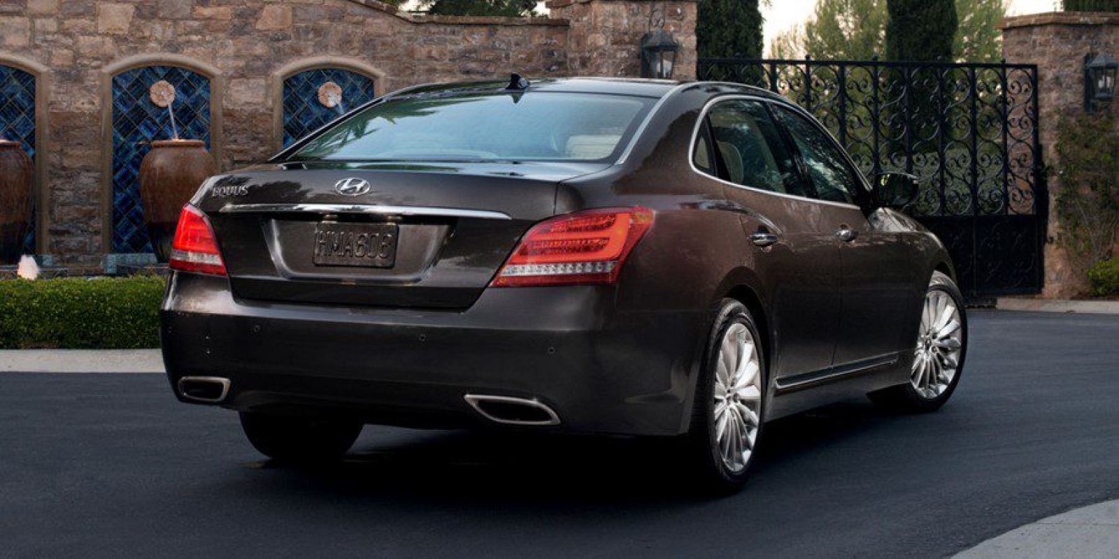 2016 Hyundai Equus | Consumer Guide Auto