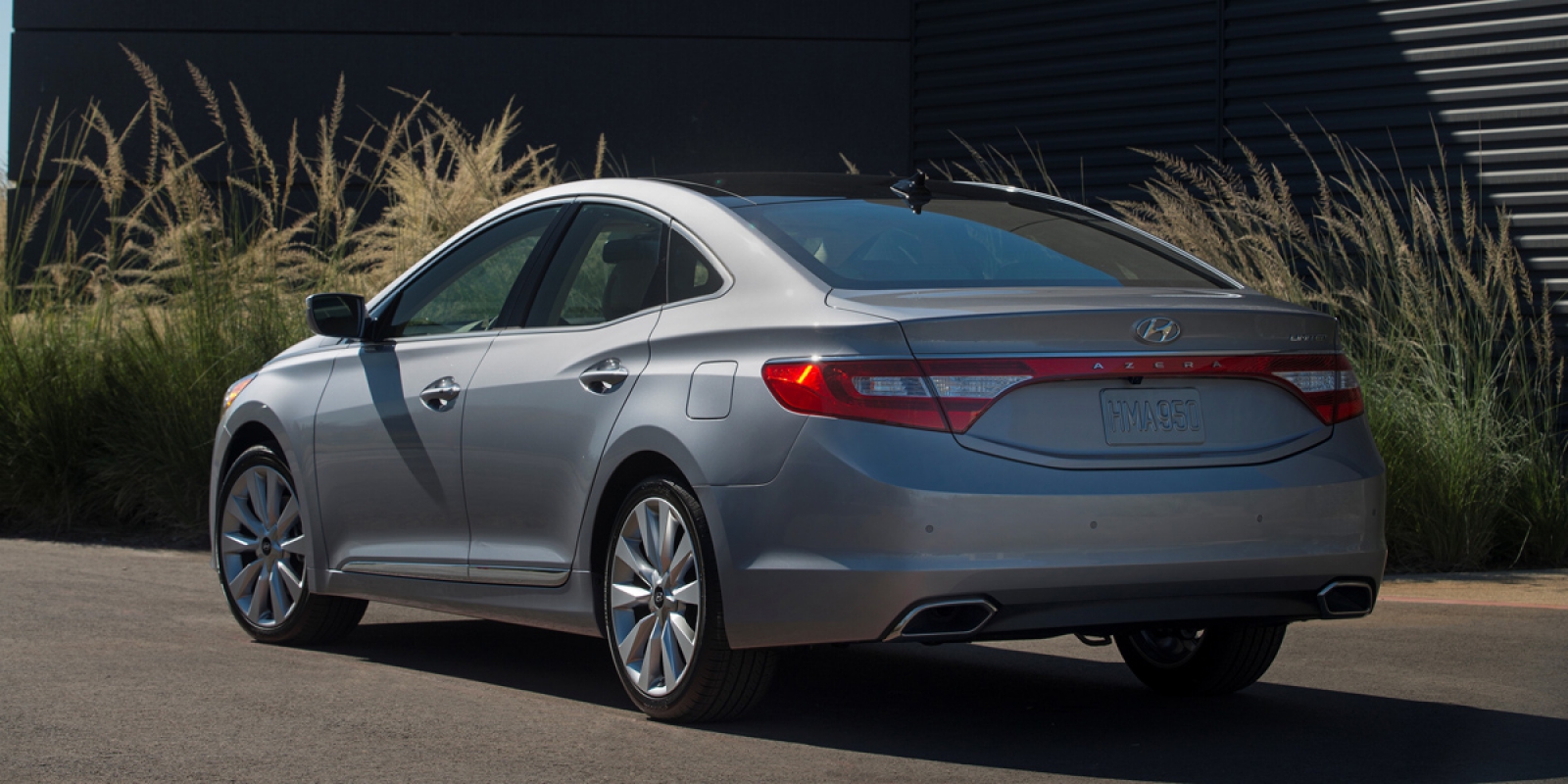 2016 Hyundai Azera | Consumer Guide Auto