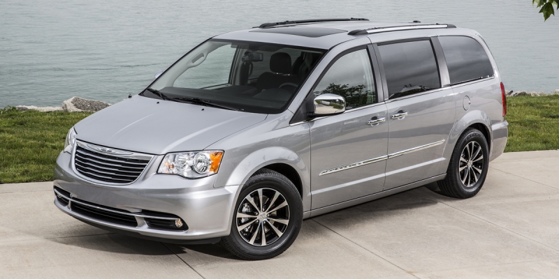 2016 Chrysler Town & Country | Consumer Guide Auto