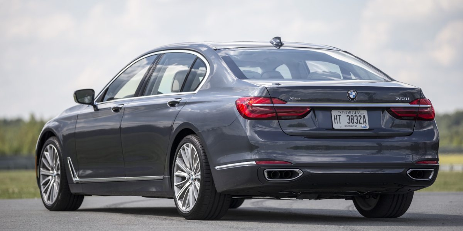 2017 BMW 7-Series | Consumer Guide Auto