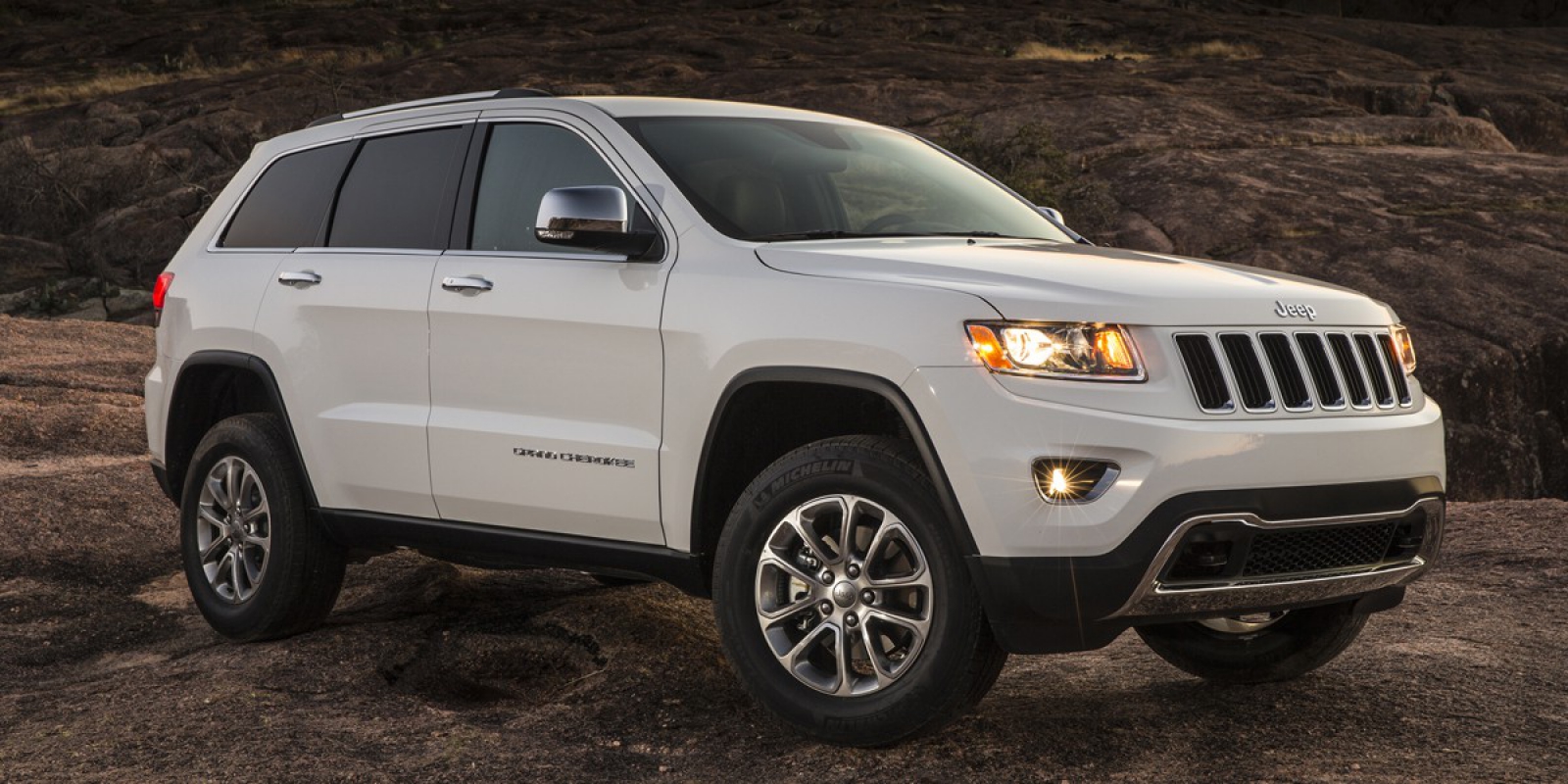 2015 Jeep Grand Cherokee | Consumer Guide Auto