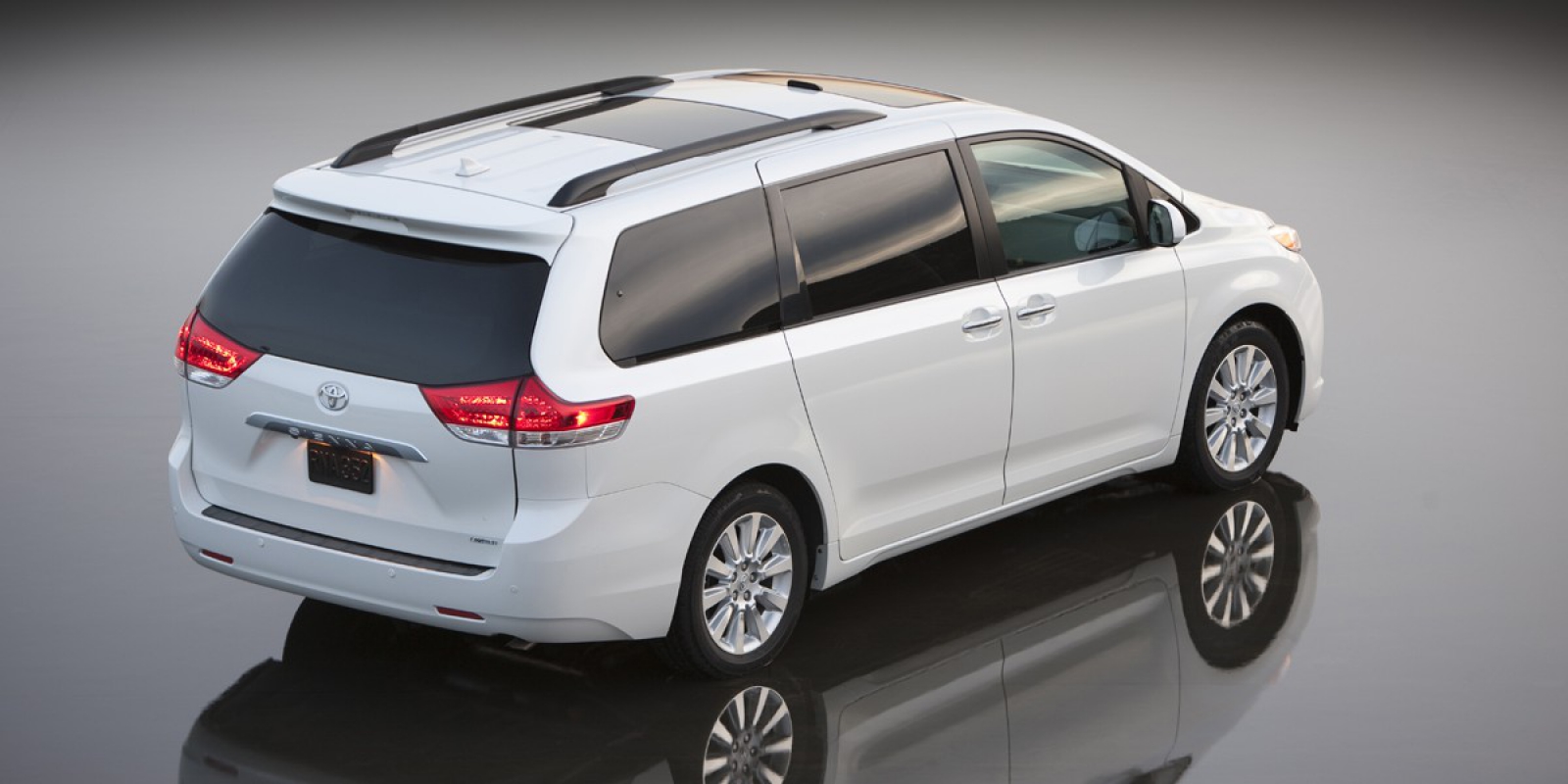 2014 Toyota Sienna | Consumer Guide Auto