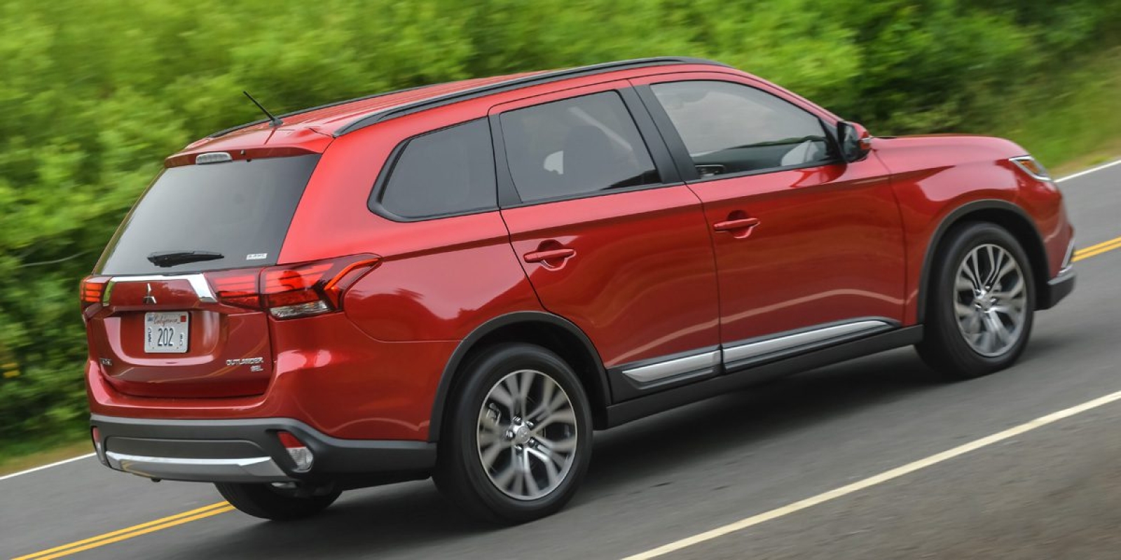 2018 Mitsubishi Outlander | Consumer Guide Auto