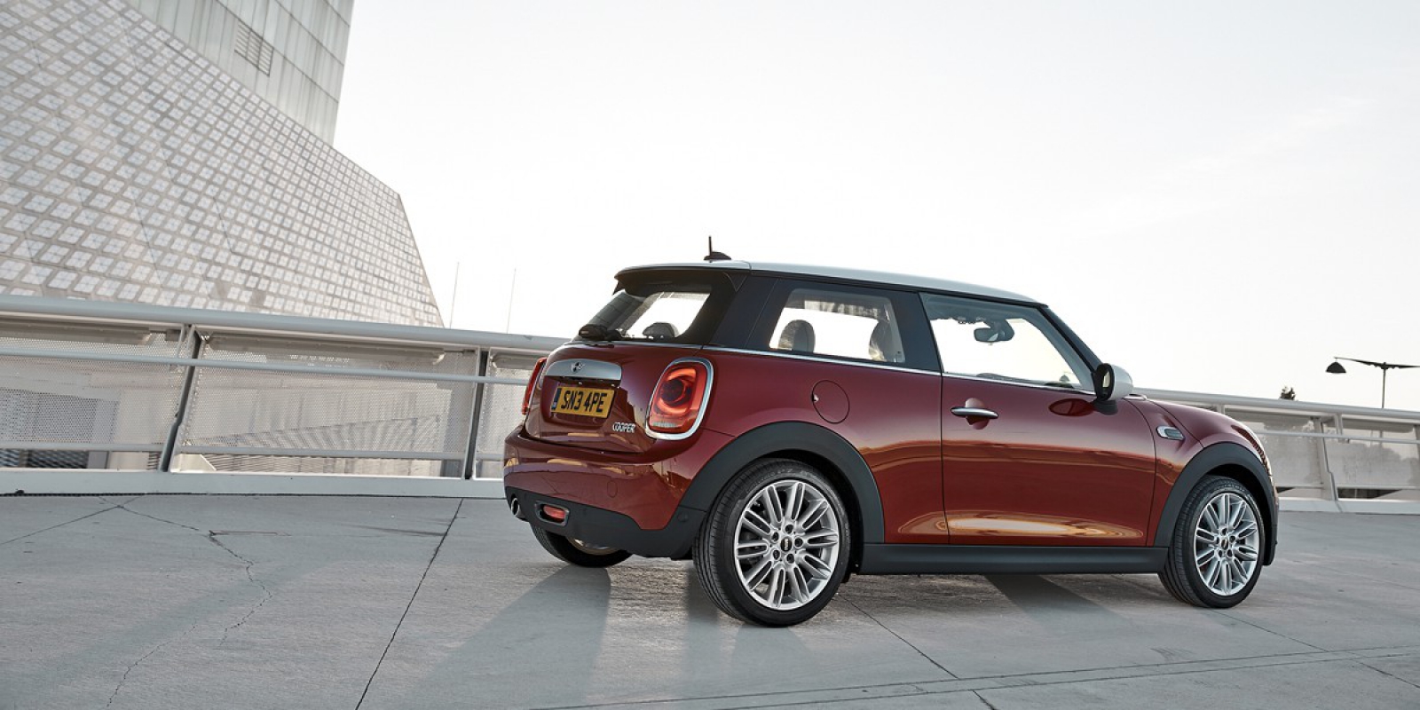 2016 Mini Cooper Hardtop | Consumer Guide Auto