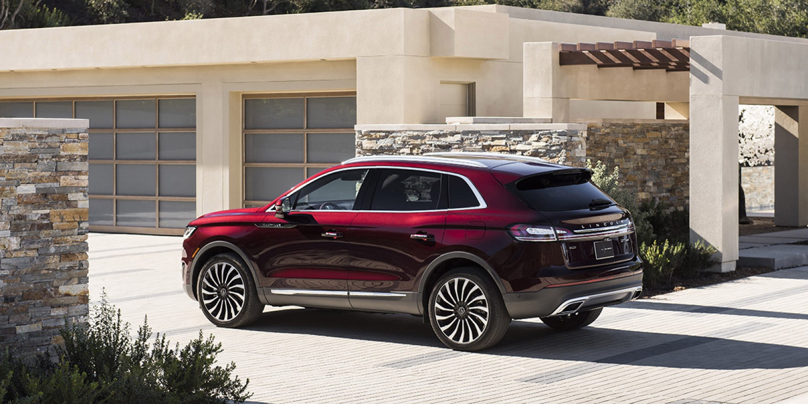 2020 Lincoln Nautilus | Consumer Guide Auto