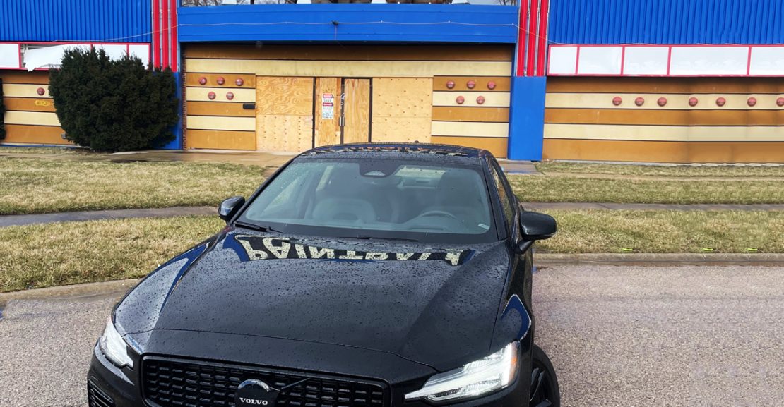 2023 Volvo S60 Recharge Ultimate Black Edition