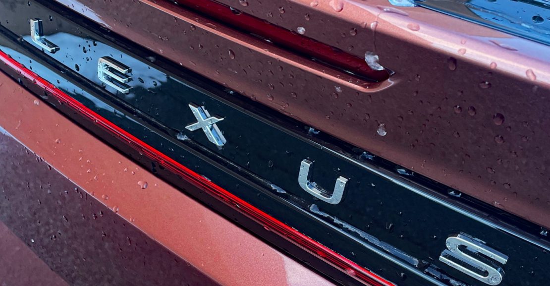 Deck-lid badge