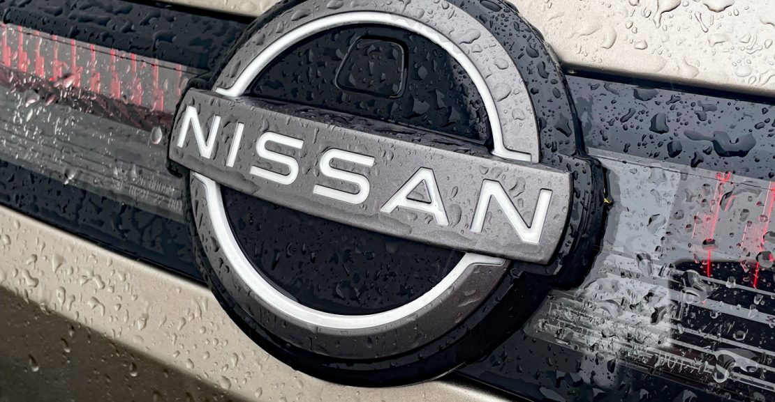 2025 Nissan Murano Platinum in Champagne Silver, grille detail